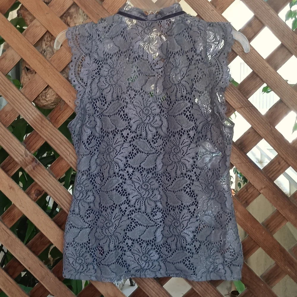 White House Black Market 2 Piece Smoky Orchid Lace High Neck Shell Ex Small Pet - Picture 3 of 10